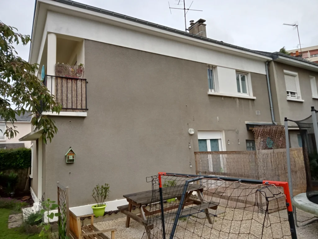 Avant - ITE Enduit finition talochée