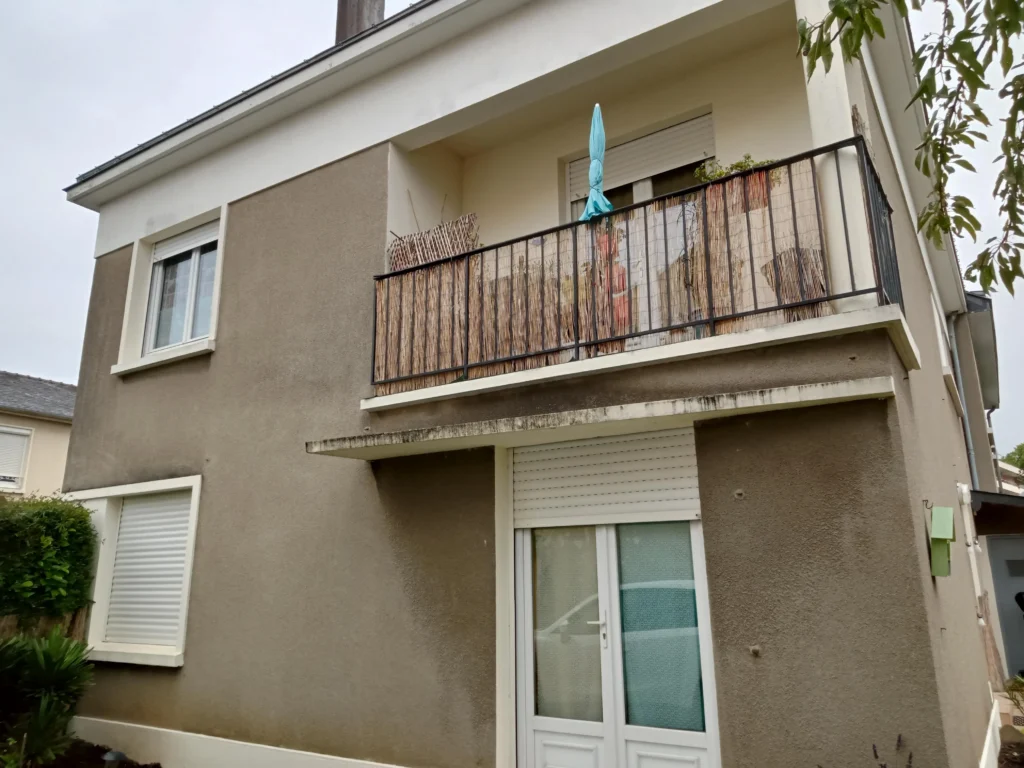 Avant - ITE Enduit finition talochée