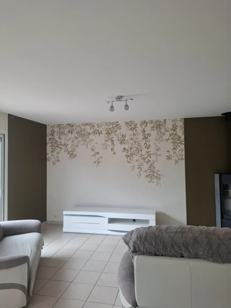 Papier peint panoramique sur mur salon