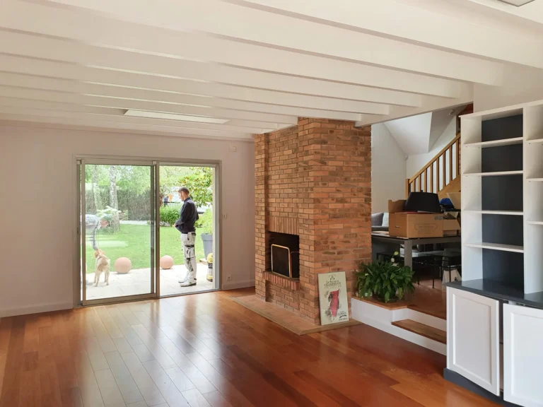 Parquet massif tek et vitrificateur