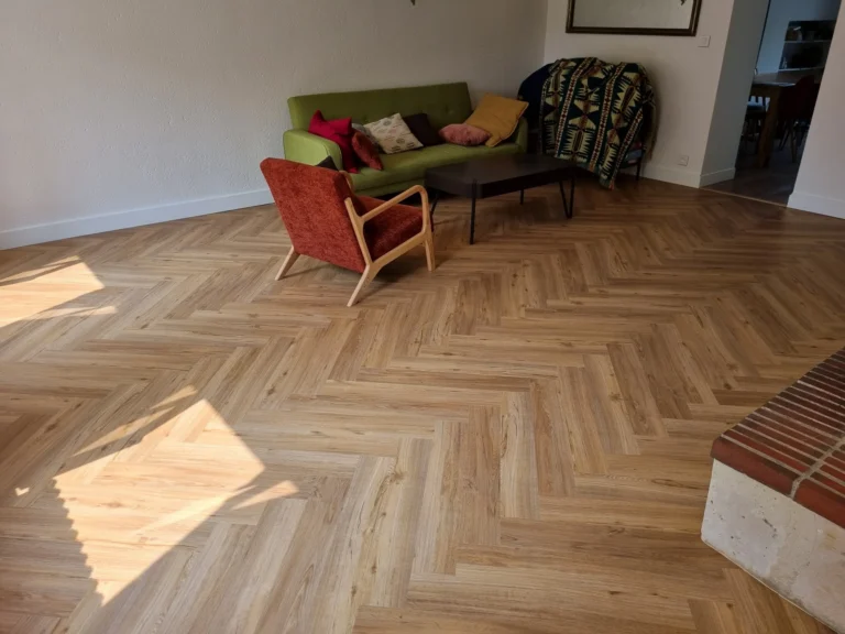 Sol lame LVT clipsé baton rompu
